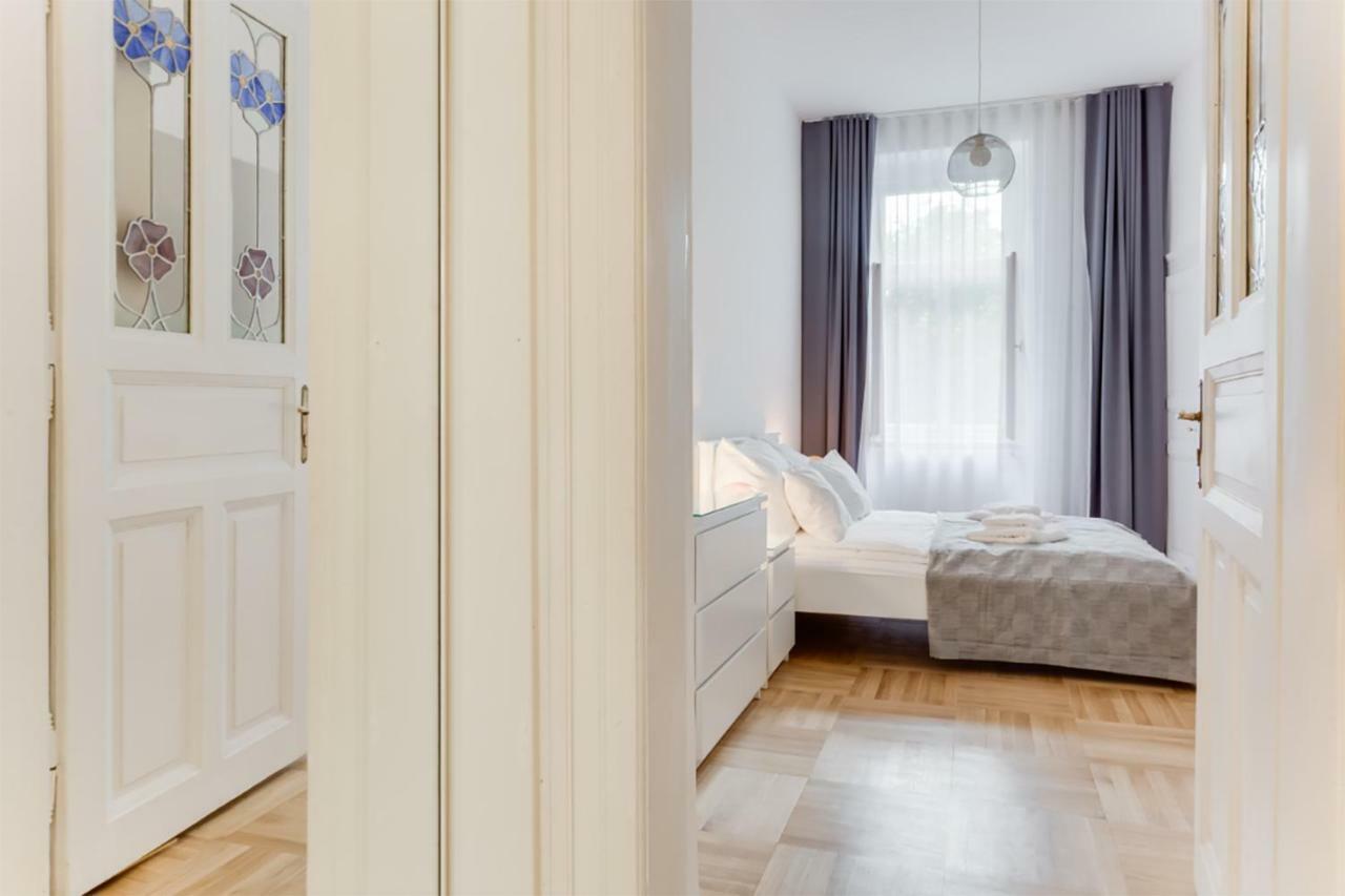 The Dancing House Residence, Two Bedroom Apartment With Balcony Near River! Πράγα Εξωτερικό φωτογραφία