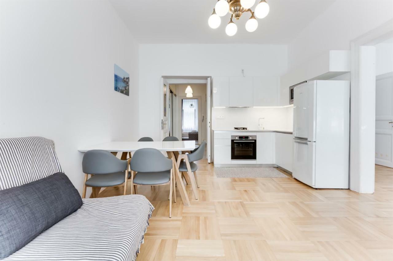 The Dancing House Residence, Two Bedroom Apartment With Balcony Near River! Πράγα Εξωτερικό φωτογραφία