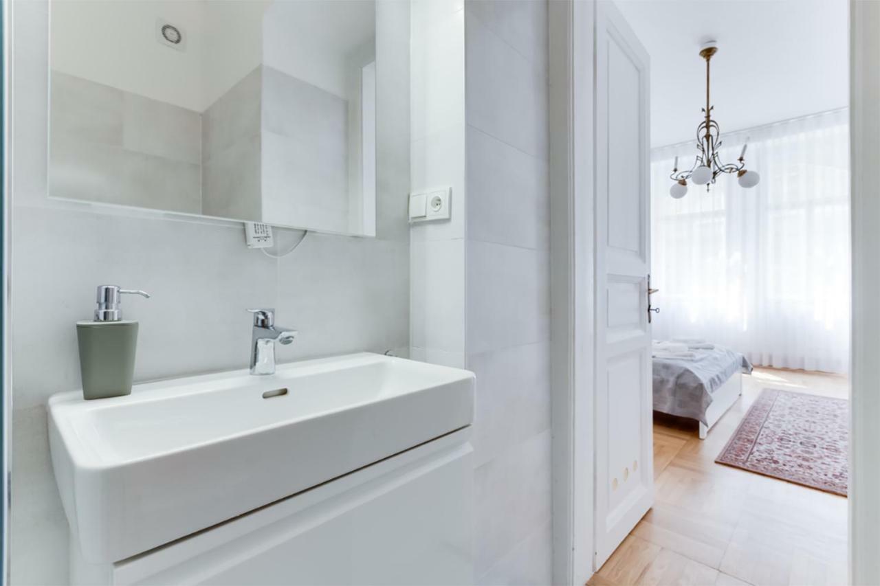 The Dancing House Residence, Two Bedroom Apartment With Balcony Near River! Πράγα Εξωτερικό φωτογραφία