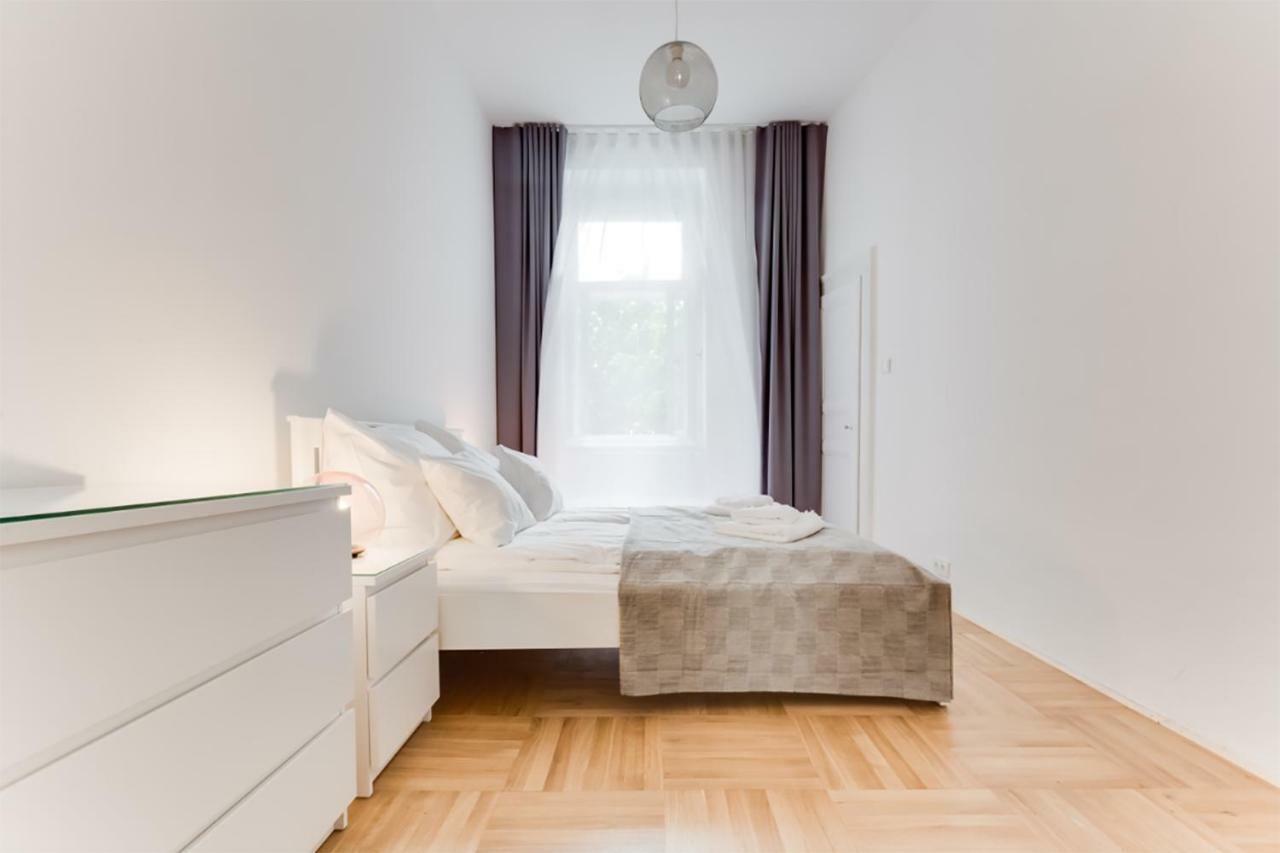 The Dancing House Residence, Two Bedroom Apartment With Balcony Near River! Πράγα Εξωτερικό φωτογραφία